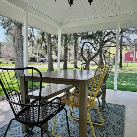 Spacious Farmhouse in Douglas; Walk to Downtown, Waterfront & Saugatuck!