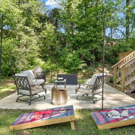 UA & River Run Park - Walk to Dining - 2 King Suites - Fire Pit