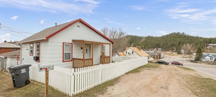 Cute Custer Cottage - Walk to restaurants and shopping Hoteles en Custer