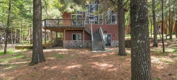 Beautiful Big Trout Lake Home on Whitefish Chain of Lakes! Pontoon Rental Onsite Hotels in Crosslake