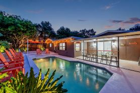 2,100sqf Villa  · KING Beds  · Heated Pool · Game Room · GYM · Beach 2miles