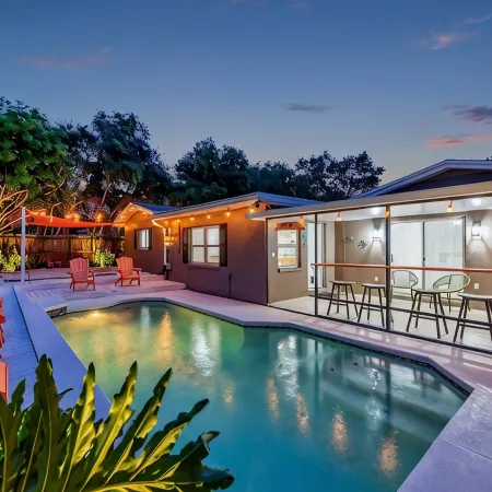 2,100sqf Villa  · KING Beds  · Heated Pool · Game Room · GYM · Beach 2miles