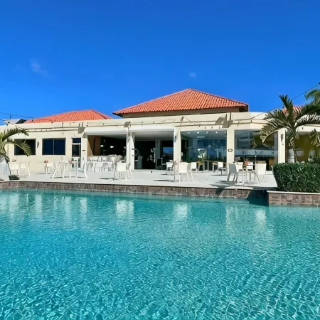 Luxurious 1-bedroom condo located on the beautiful resort at Gold Coast.
