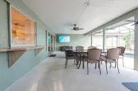 4Br Private Pool Home, Screened Lanai, & 3mi to Srq Airport - 2-Star