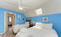 Beautiful 3 Bedroom 2 Bathroom Home Steps from the Beach