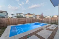 4BR/3.5BH Private Pool: 5M Airport, F1 & 2300 Sqft - Private Pools