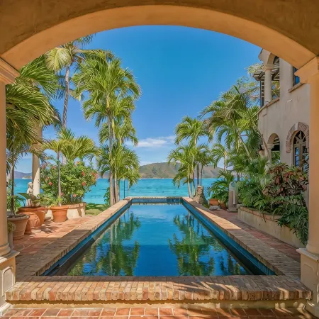 Luxurious 4 BR Beachfront Villa in Lower Peter Bay