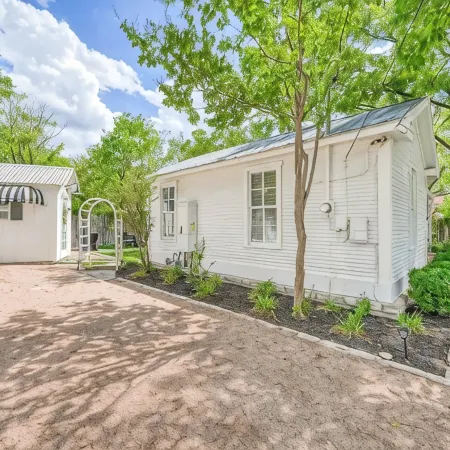 Charming Cottage Near Main with Patio&FirePit!!