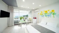 Geoje Island Monaco Pool Villa Pension - Homestays