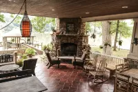 Beautiful Charlotte Lake Wylie Waterfront Bungalow