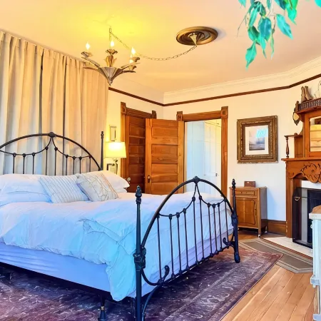 Historic Montana Manor