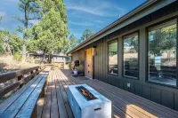 Deer Lover's Paradise w/Hot Tub.  Private Retreat But Only 5 Mins to Downtown. - Chalets