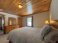 Private quiet home close to Sunday River, Bethel village, and summer recreation Hotels in Bethel