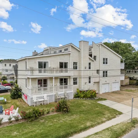 Cozy 3-bedroom condo with AC and WiFi in charming Virginia Beach Отели рядом с достопримечательностью «Чикс-Бич»