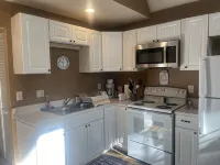 Charming 3-bedroom cabin with WiFi and AC in Rileyville. Mtn and river views.