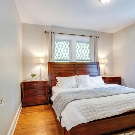 GUEST FAVORITE 3-bed stone cottage home in Murfreesboro close to Nashville