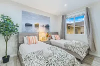 M2-Bungalow Home Quiet & safe 3bedroom 2 bath Foot of the mountain Kingbed! - Wi-Fi