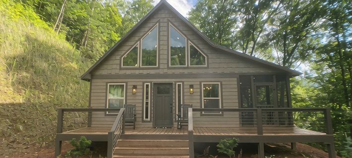 Luxury Cabin at an Affordable Price with Waterfall! Hotels in Swain County