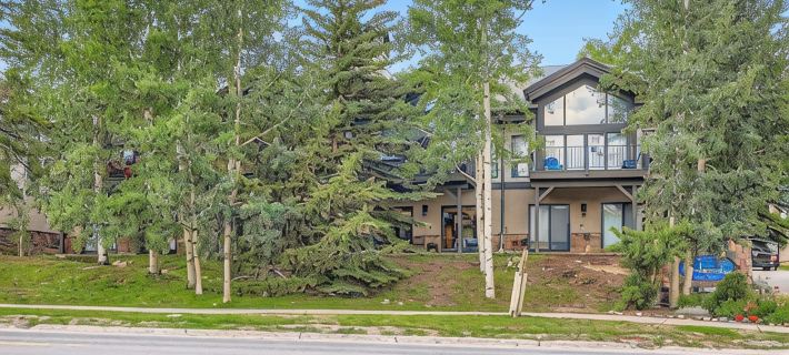 Lux 3/3 Chalet! 4 Min Walk to Quicksilver Lift & Main STPRIVATE Hot TUB" Hotels in Summit County