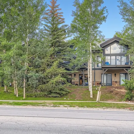 Lux 3/3 Chalet! 4 Min Walk to Quicksilver Lift & Main STPRIVATE Hot TUB"