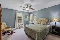 Lakeside Bungalow, Sleeps 12, Private Dock + More!