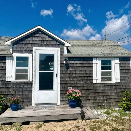 Lovely studio steps to the beach in Dennis port