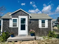 Lovely studio steps to the beach in Dennis port - 3-Star