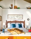 Private Oceanfront Home, Sleeps 10, Fire Pit, Minutes to Kailua, Backyard Beach - 4-Star