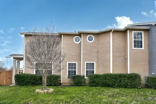 Centrally Located DFW Retreat