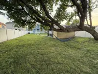 Ground-Level Bed and Bath! Well Equipped Beautiful Backyard and Near the Beach.