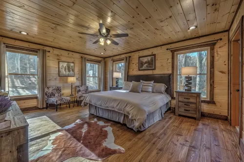 Blue Ridge Cabin, Mountain Views, Hot Tub, Game Room – Sleeps 12 Near Downtown