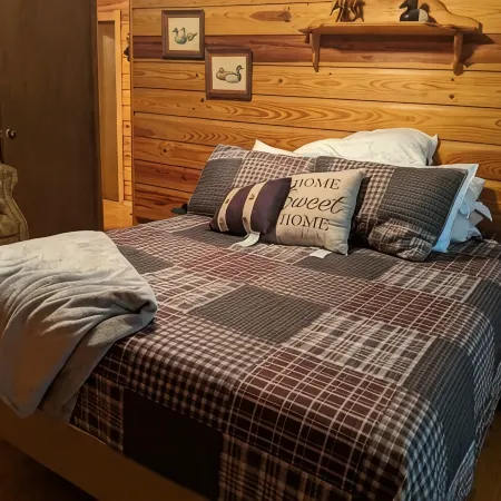 Honey Bear Hideaway spacious private intown pets