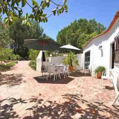 Fantastic Outdoor Area, Private Pool, Tennis Court Golf Practice Facility Hotel Exterior