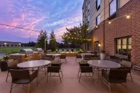 TownePlace Suites Harrisburg West/Mechanicsburg - Parkplatz