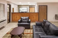 Econo Lodge - parking
