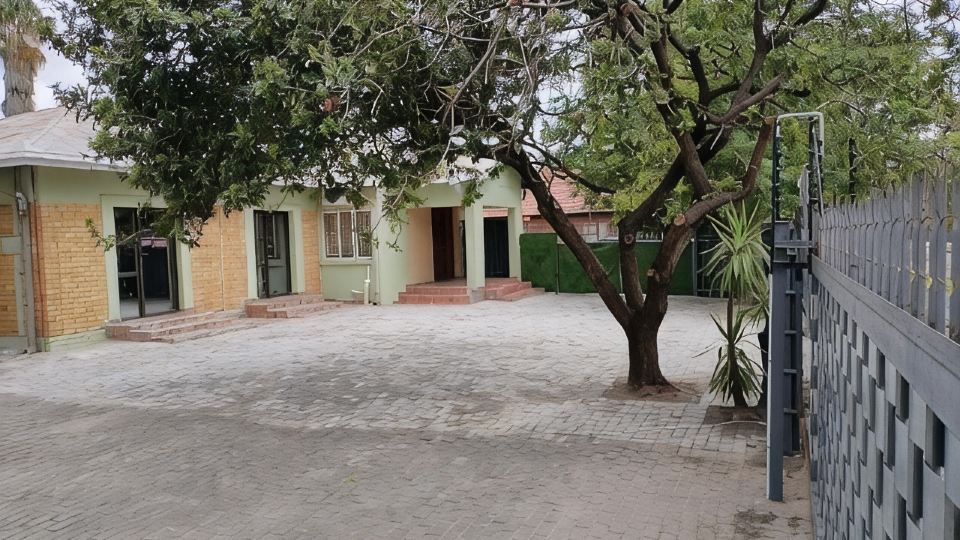 Laroza Guest House