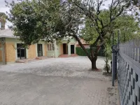 Laroza Guest House Hotels in 