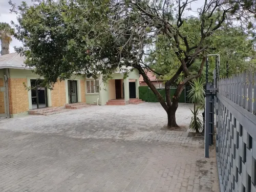 Laroza Guest House - Majatalot