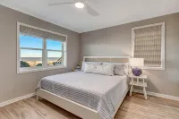 NEW: Oceanfront Luxury Home l Beachfront Deck, Patio l Hot/Cold Outdoor Shower