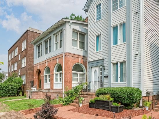 Modern Oasis- Downtown Luxury Stay, Spacious Cozy Home
