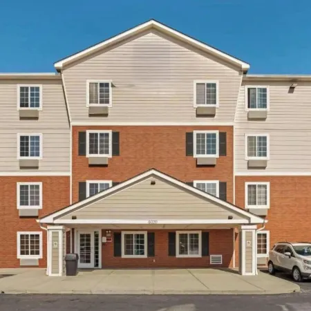 Motel 6 Suites Cincinnati Sharonville, OH