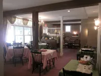 Greenwood Manor Inn - Homestays