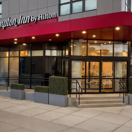 Hampton Inn by Hilton Long Island City New York Отели рядом с достопримечательностью «Сотбис»