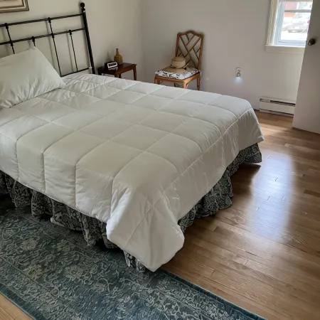 Spacious 4 BR Home, Steps to Lagoon, Minutes to Downtown Oak Bluffs and Beaches!