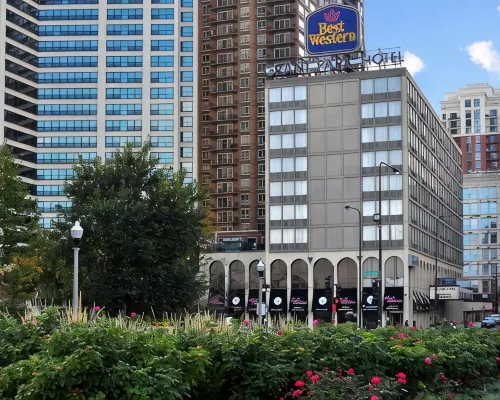 Best Western Grant Park Hotel Отели рядом с достопримечательностью «Полевой Музей»