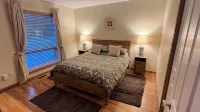 Bear Paw Lodge - Mountain Vacation Home Near Golden BC & Kicking Horse. - 温泉