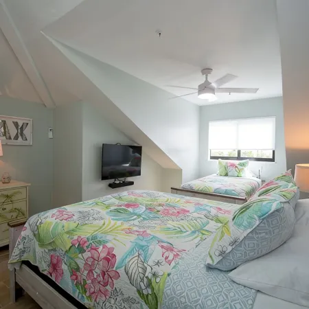 SANDY TUNDRA TOWNHOUSE, WATER-VIEWS, BOAT SLIP, PRIVATE BEACH, CLUB ACCESS Hotele w: Captiva