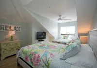 SANDY TUNDRA TOWNHOUSE, WATER-VIEWS, BOAT SLIP, PRIVATE BEACH, CLUB ACCESS