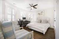 Prime PPB location, steps to all the restaurants, shops, 5 blocks to the beach! - 4 stjerner