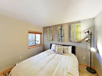 Remodeled 2 Bedroom Downtown Condo sleeps 6!